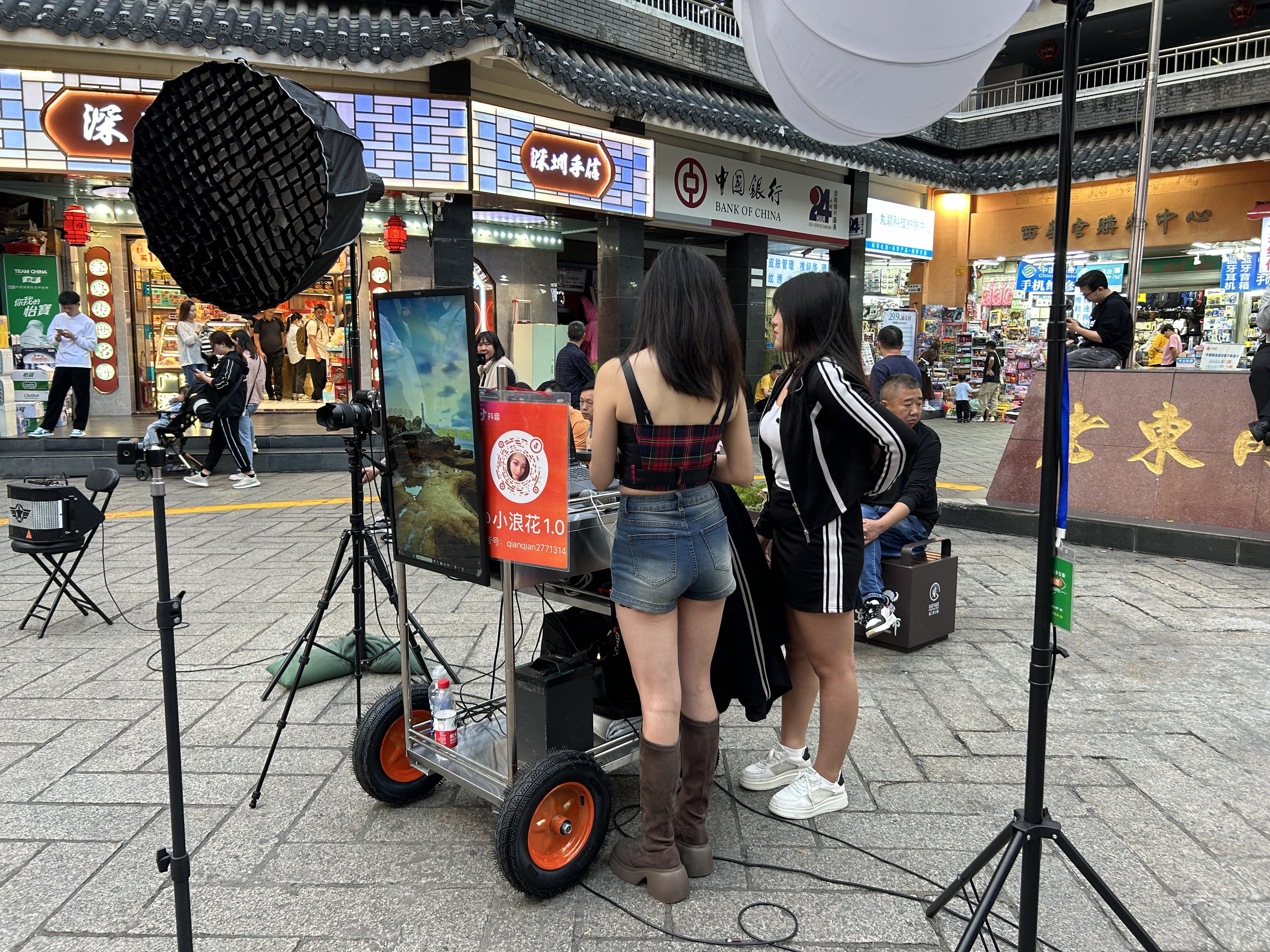 Rząd chiński uruchamia kampanię regulującą „napiwki” w transmisjach na żywo